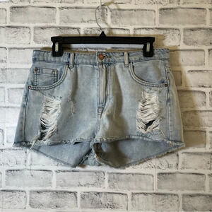 Women’s ZARA jean shorts light wash distressed size 6
